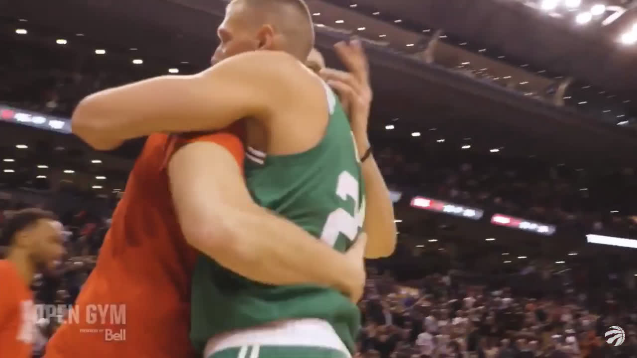 Kyle Lowry makes fun of Al Horford’s flinch