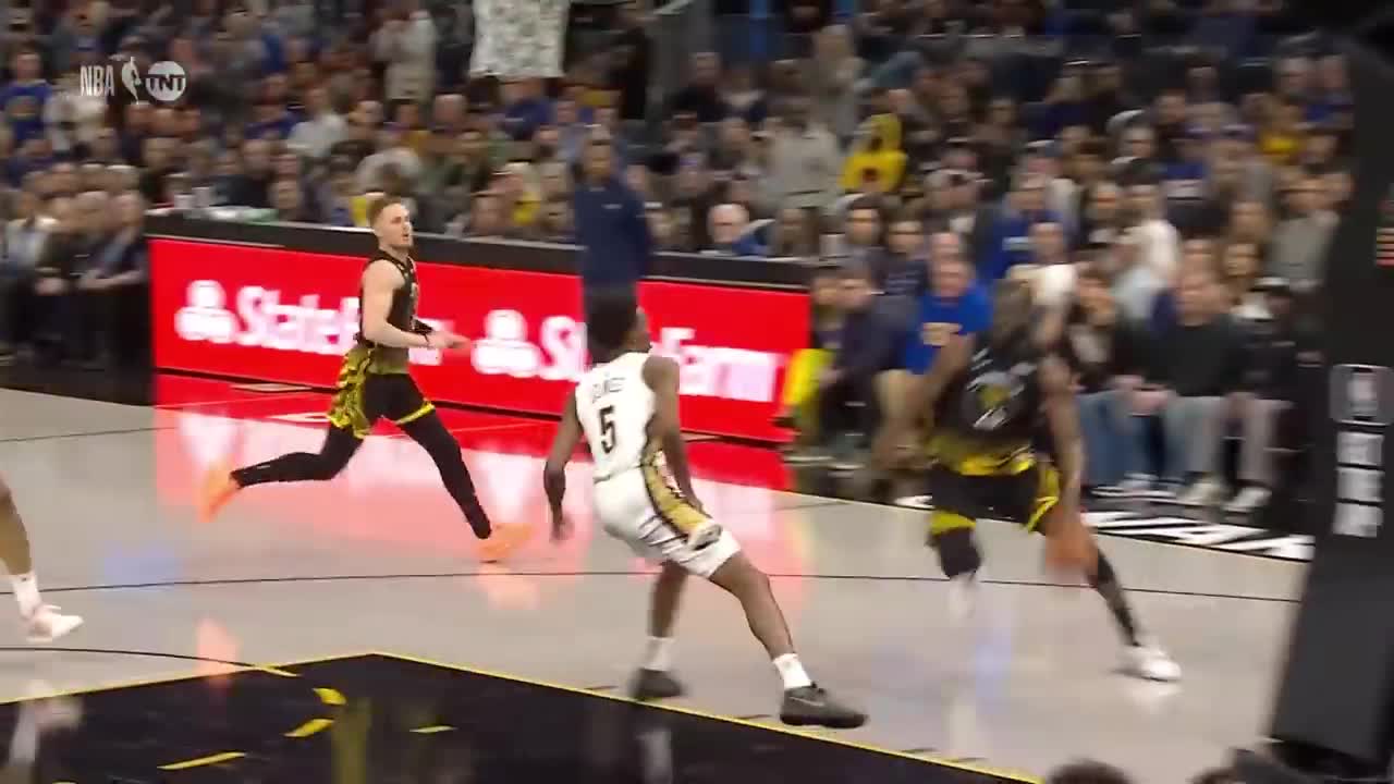 Draymond kicks Herb Jones in the head
