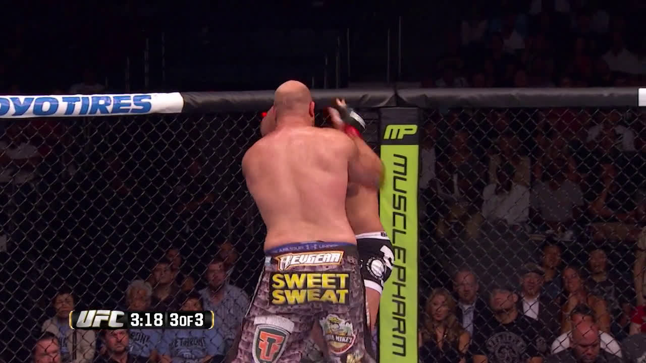 Ben Rothwell Confuses Brandon Vera With His Head Movement And Finishes 