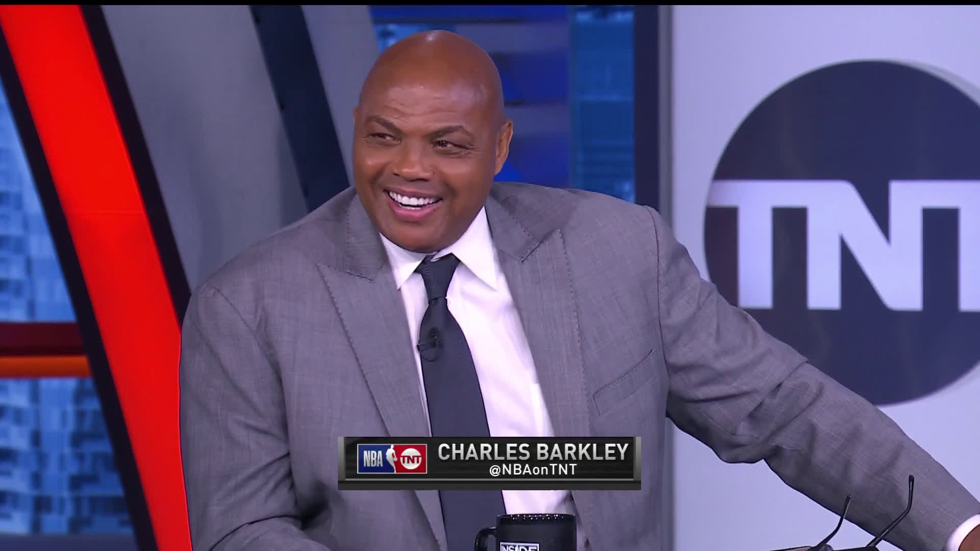 Chuck dances in Kenny's face after guaranteeing a Kansas win : r/nba