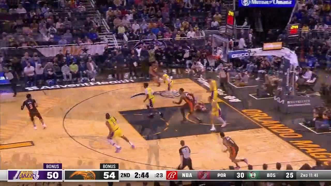 [Highlight] Ho You Fat bricks the 3 : r/nba