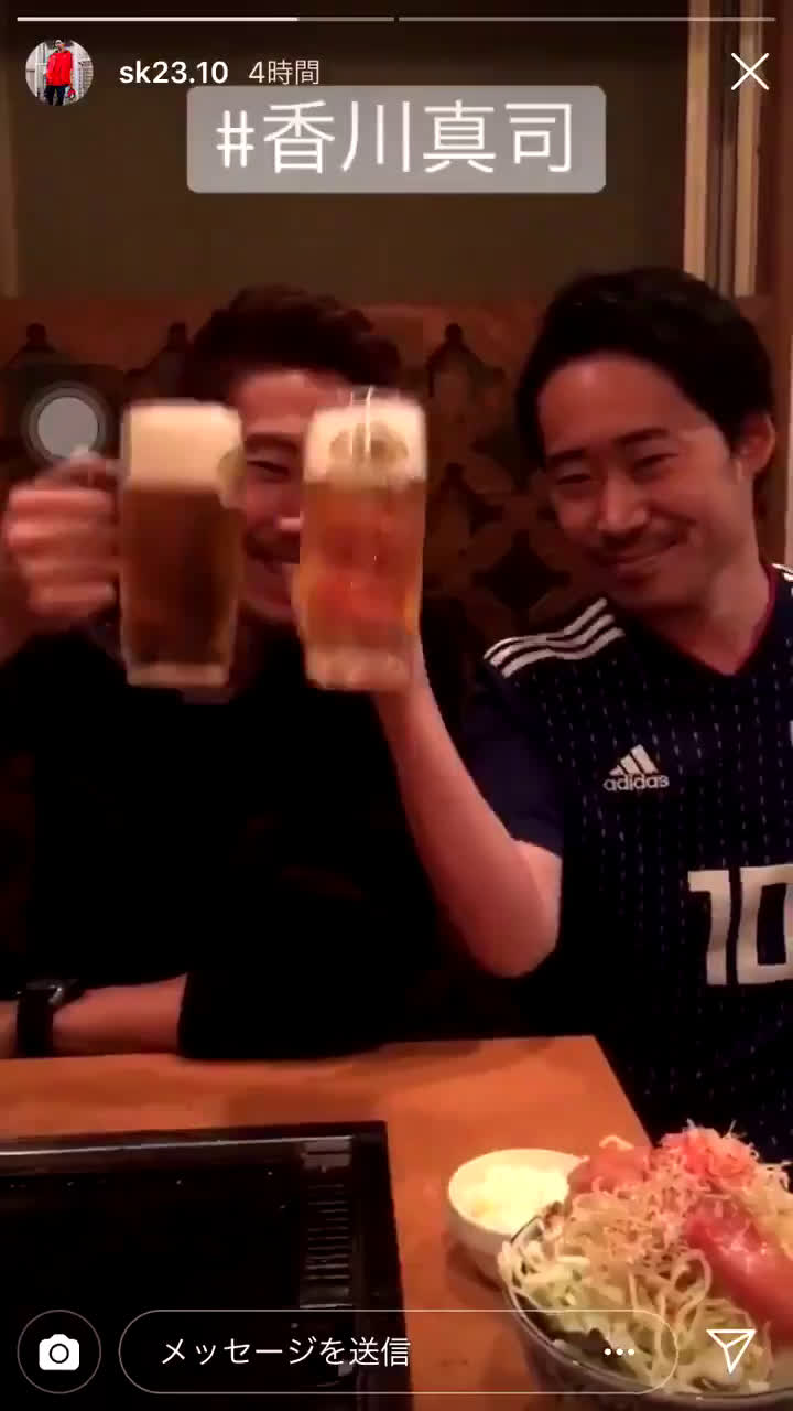 動画 香川真司がものまね芸人の浅野智秋と飲みに行く ビールを片手に自己紹介から乾杯する様子をインスタグラムに投稿