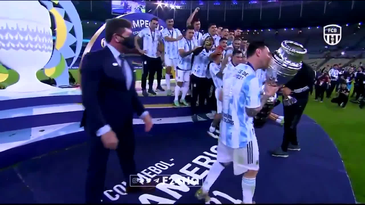 Video Messi Lifts Copa America Trophy 21 As Argentina Captain Copa Win Celebration Soccer Blog Football News Reviews Quizzes