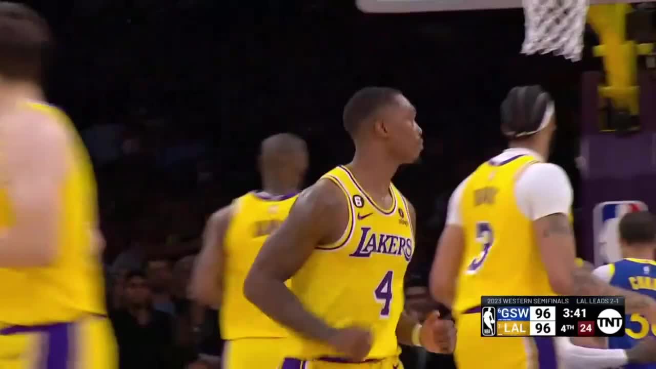 Lonnie Walker IV brilha no último quarto, Lakers vencem os