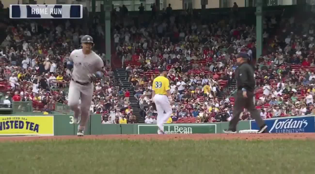 Boston Red Sox SS Pablo Reyes claps after stealing second base