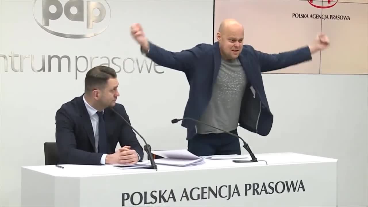 Watch this video on Streamable.