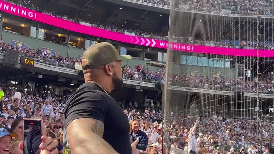 Eric Thames makes appearance during the game in Milwaukee today, chugs  entire beer on video scoreboard : r/baseball