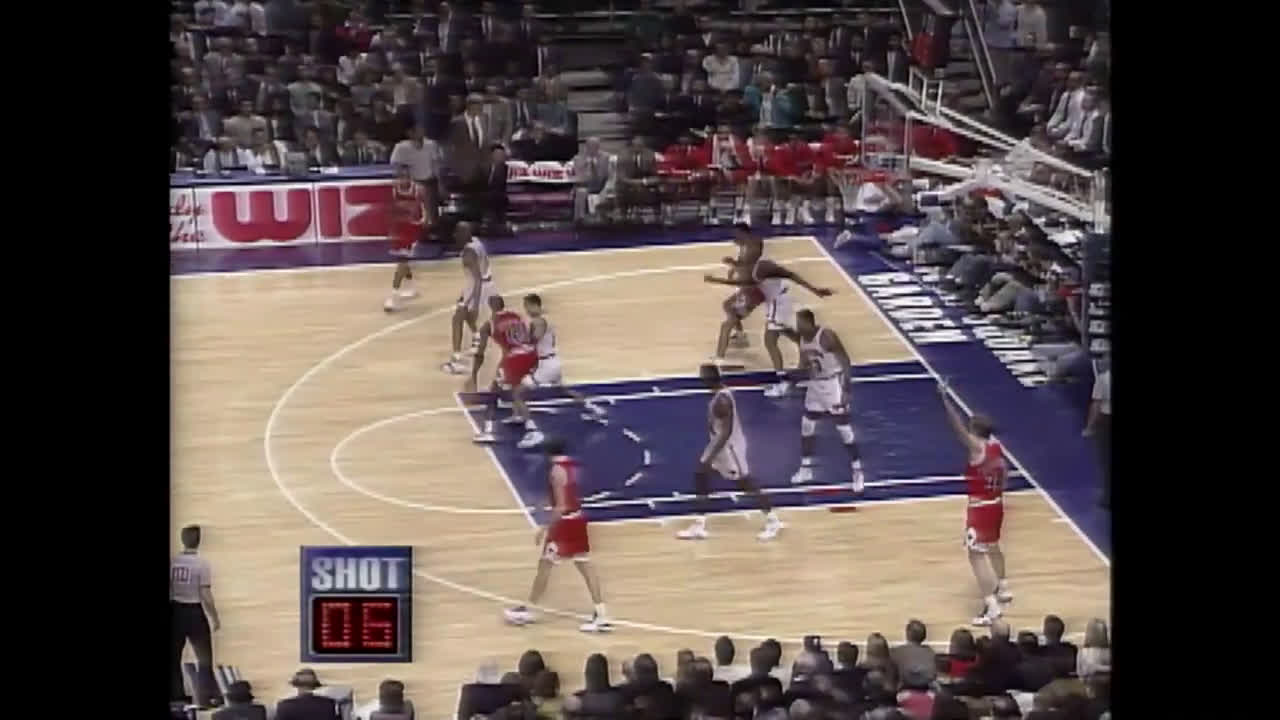 プレイ分析 マイケル ジョーダンの伝家の宝刀フェイダウェイジャンパーを徹底解説 Nba日本公式サイト The Official Site Of The Nba