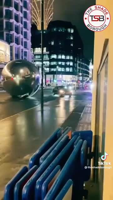 Watch "Christmas decorations gone with the wind in Tottenham Court Rd" on Streamable.
