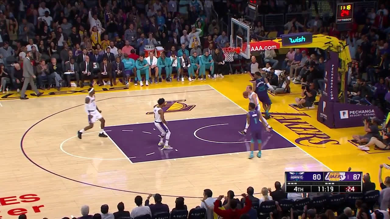 alex caruso dunk on mj