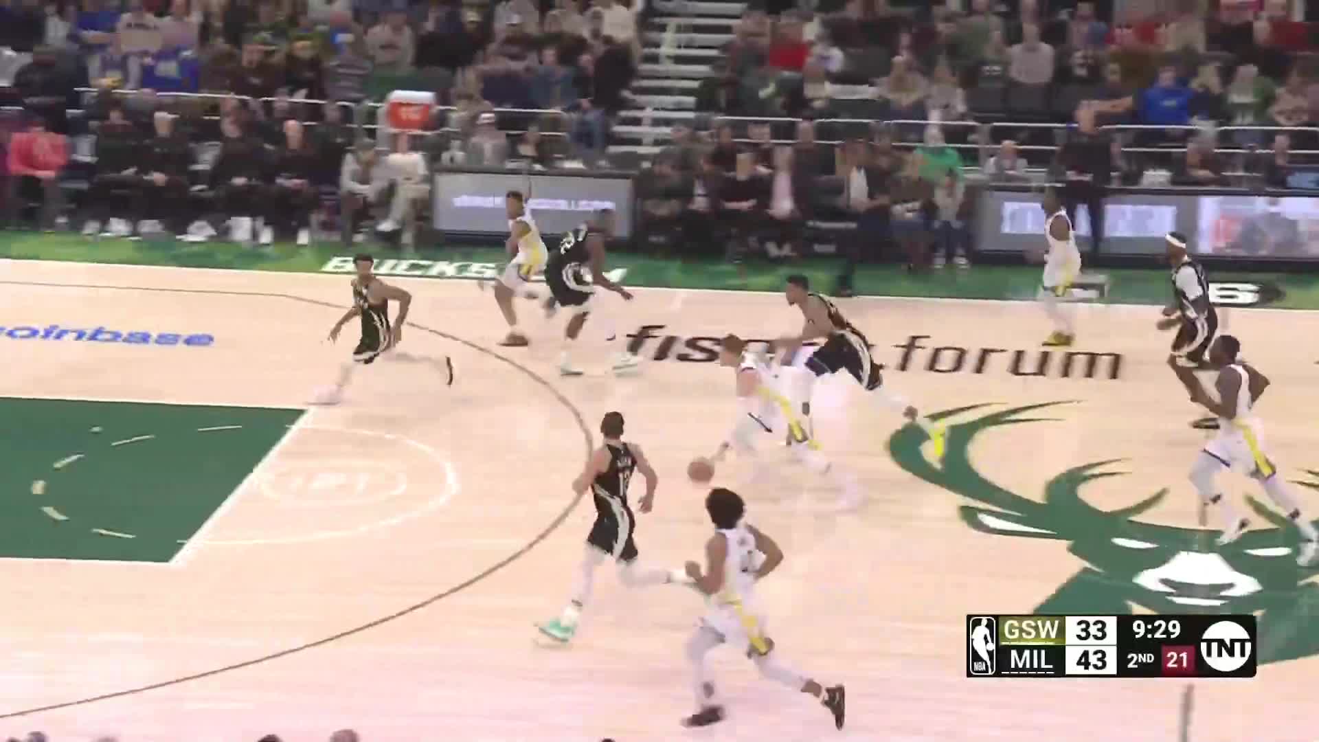 Highlight] Giannis gets the nasty chase-down block on Donte DiVincenzo's  layup attempt : r/nba