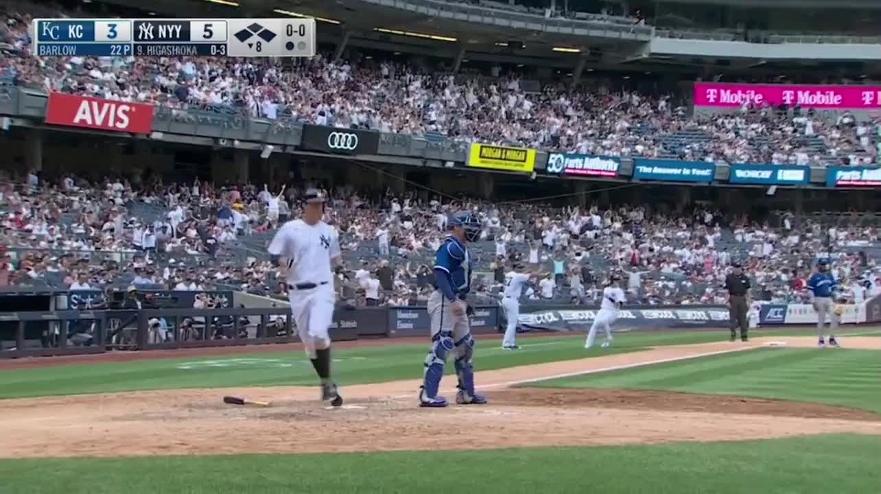 Cedric Mullins makes an absolutely impossible catch in the bottom of the  9th to rob the Mariners of the tying run : r/baseball