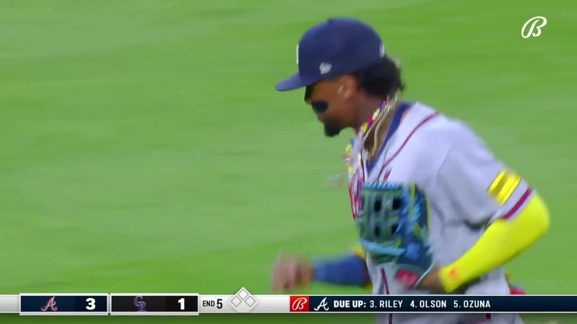 Lourdes Gurriel Jr. makes a slick catch, 06/02/2023