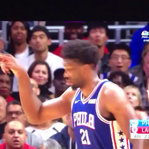 Embiid taunting Clips fan