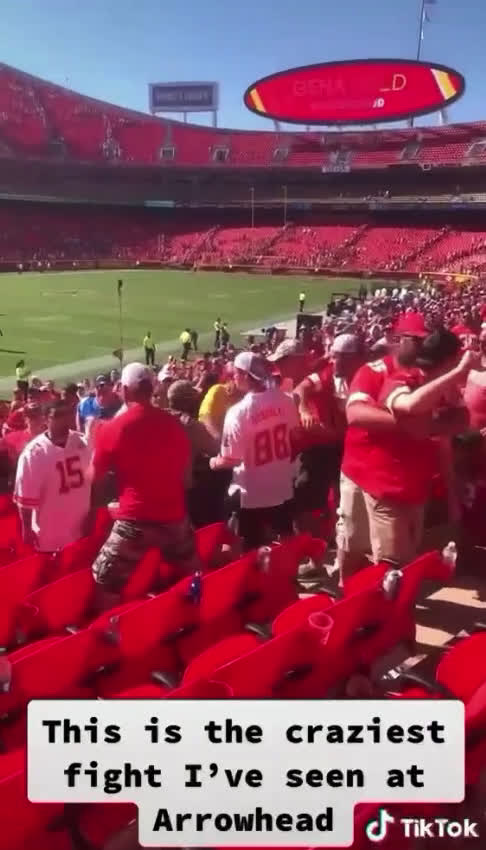 Graphic video: Fight breaks out at Arrowhead during Chiefs' match