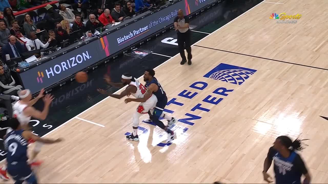 Highlight Ref makes an absolutely absurd jumpball call in double OT of Bulls-Wolves r/nba