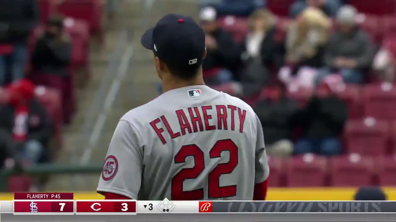 Video: Matt Vasgersian calls out 'annoying' screaming Yankees fan