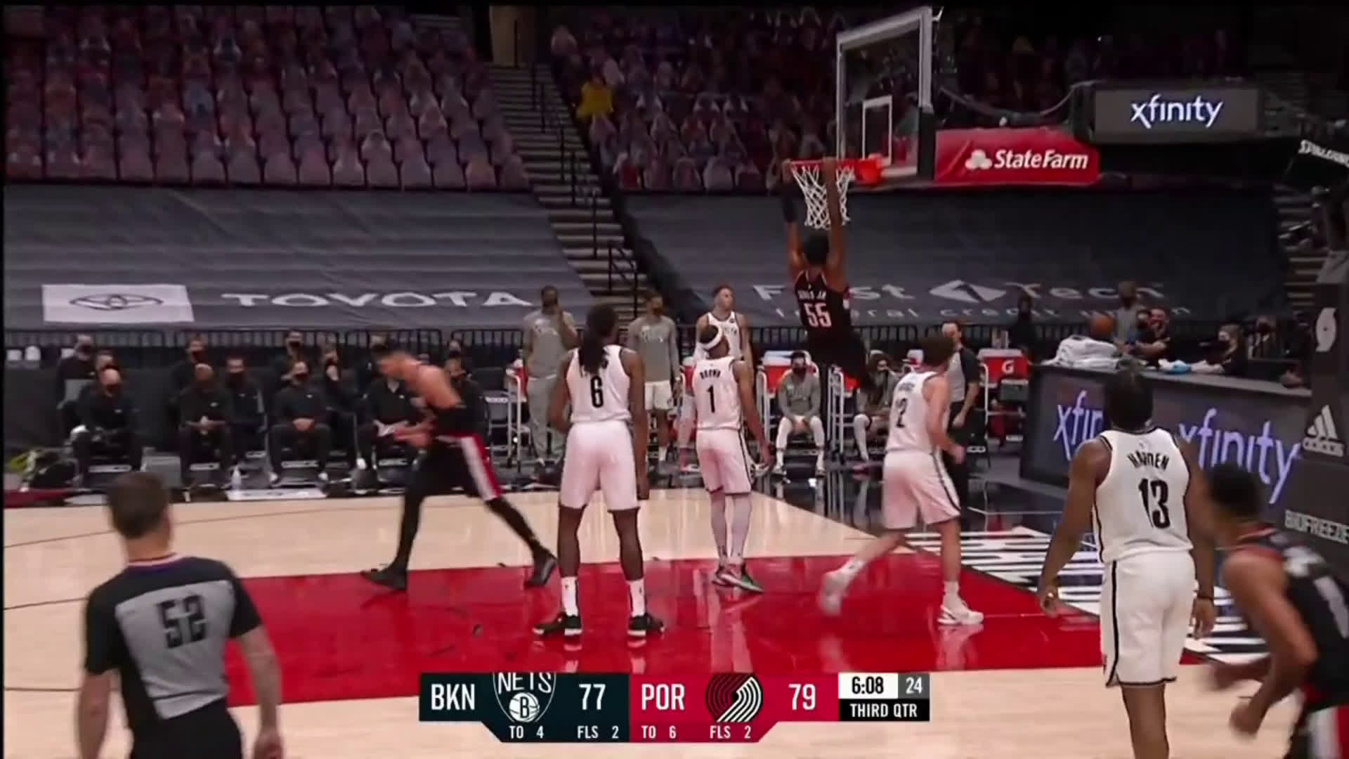 CJ finds DJJ with a straight path to the rim and hit throws down the