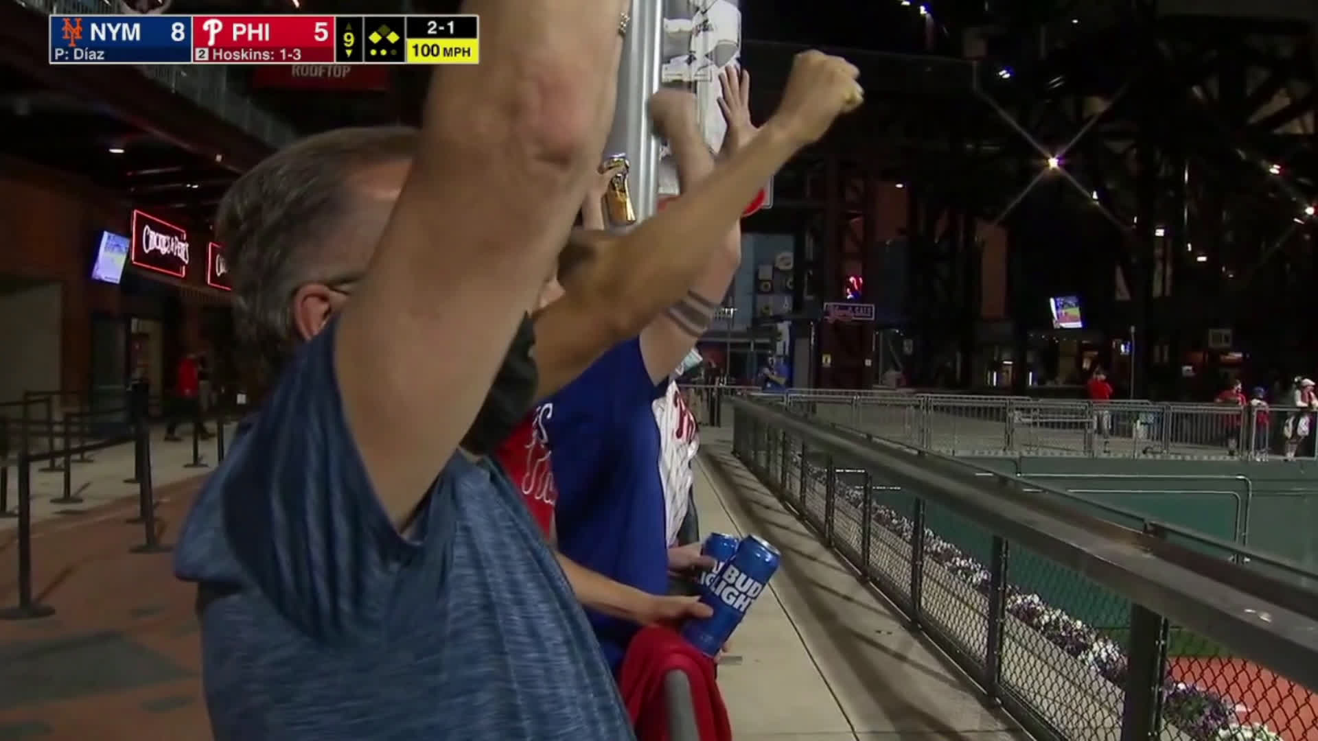 Video: Matt Vasgersian calls out 'annoying' screaming Yankees fan