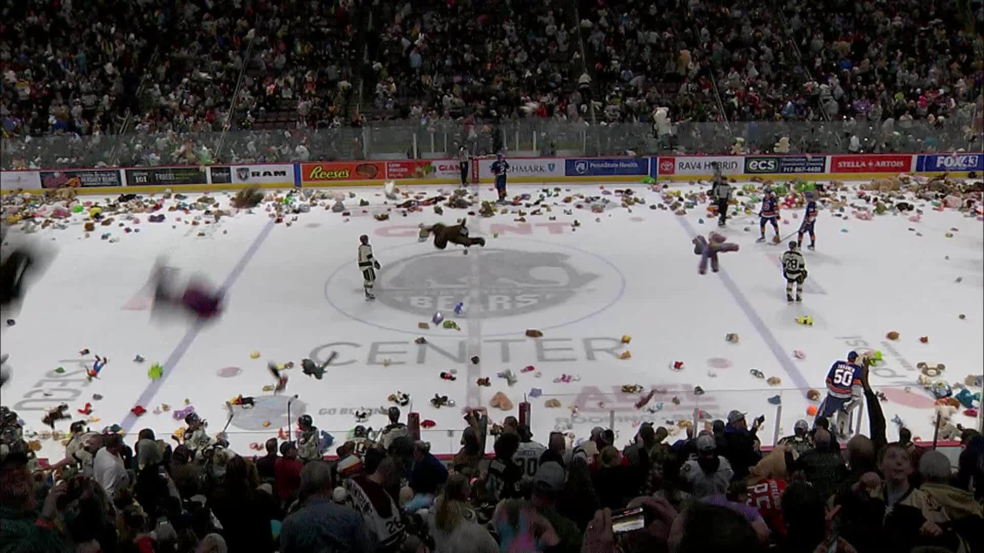 Hockey for the holidays: Hershey Bears fans keep team store busy