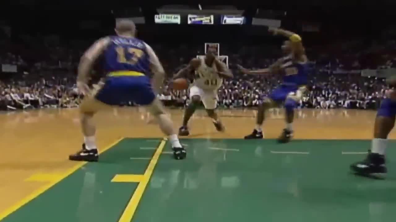 Shawn Kemp Dunks on Alton Lister