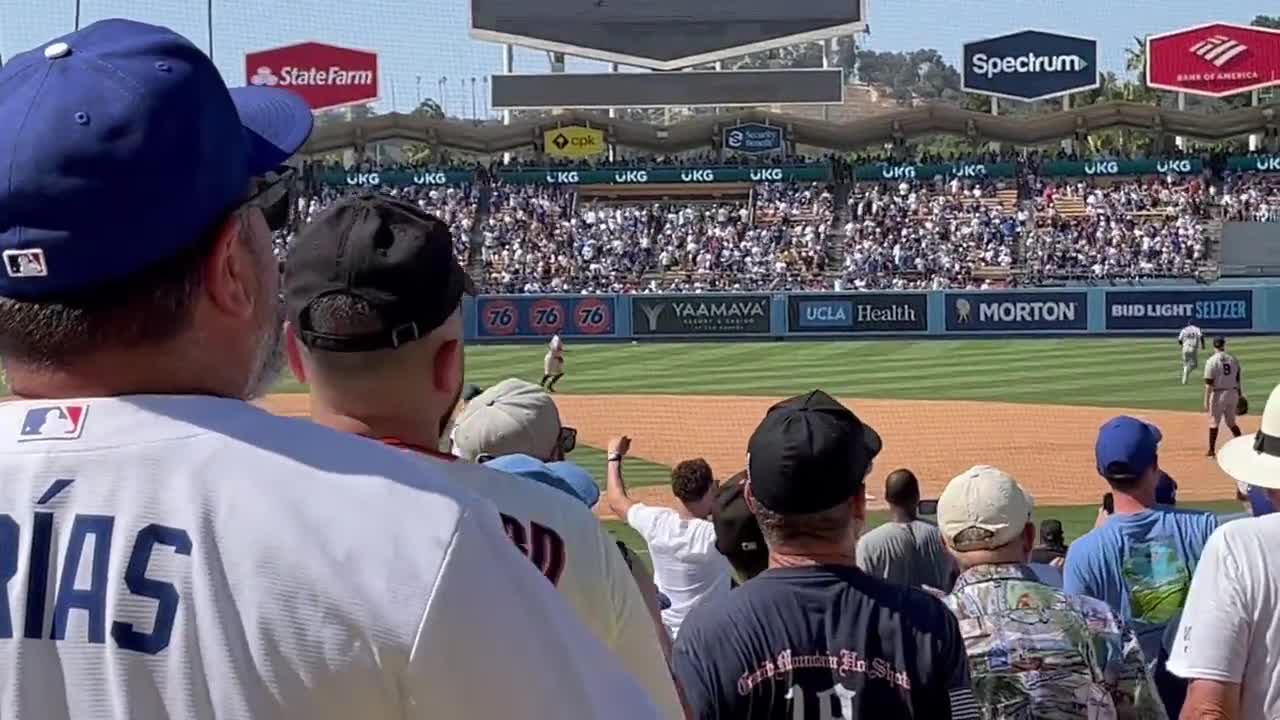 Klay Thompson gets hype for brother Trayce's RBI during Dodgers rally