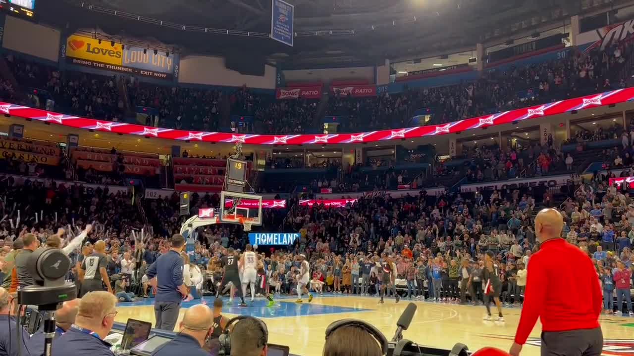 Highlight Courtside view of Lu Dort locking down Dame in the clutch r/nba