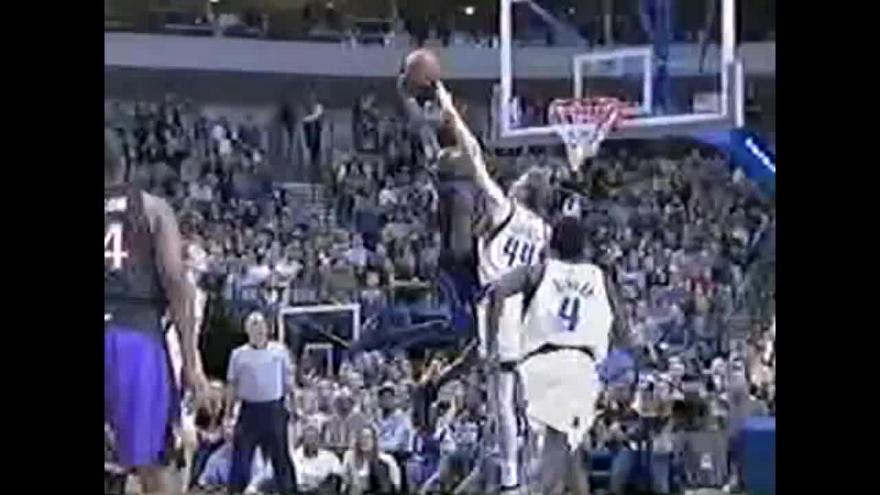 Watch Keon Clark` dunk over Shawn Bradley (2002) Streamable