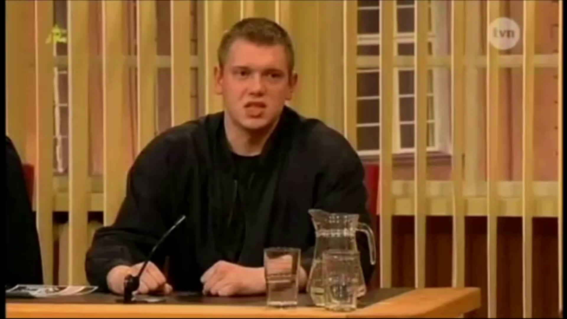 Mokebe sprowadzony do parteru