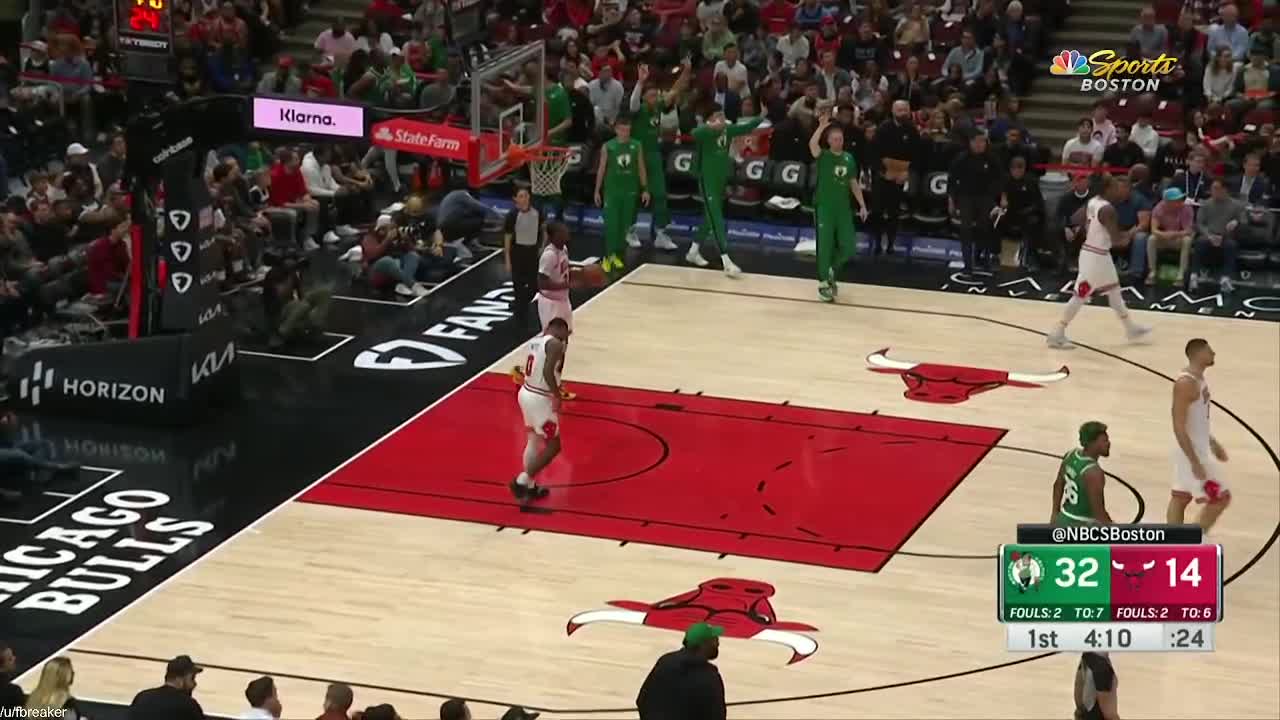 Highlight] Jayson Tatum splashes the triple to hit 15 points in the 1st  quarter with 4 minutes remaining, up 18 vs the Bulls : r/nba