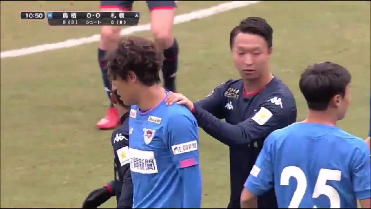 動画 高嶺朋樹と金崎夢生が一触即発で乱闘寸前に ボールの奪い合いから口論になり両チームの選手が2人の間に割って入る 動画 高嶺朋樹と金崎夢生が一触即発で乱闘寸前に ボールの奪い合いから口論になり両チームの選手が2人の間に割って入る