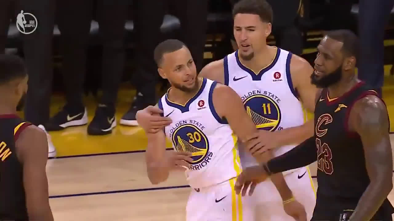 LeBron James blocks Stephen Curry and trash talks him 