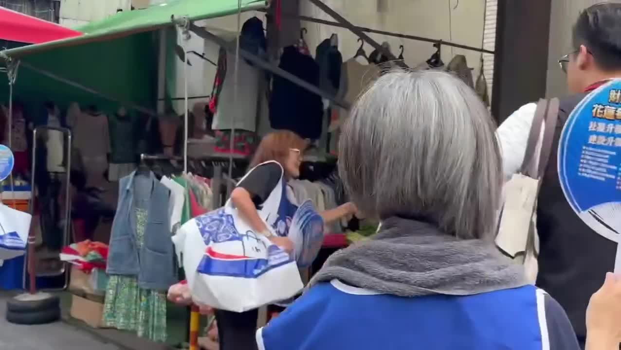 [討論] 傅崐萁 + 徐榛蔚 居然掃市場啦！ (有影)