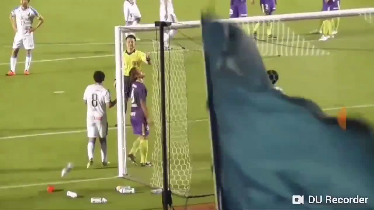 動画 川崎フロンターレ戦で青山敏弘のプレーが酷い 小林悠のpkでボールをゴールネットに乗せるなど一連の行為に批判も 動画 川崎フロンターレ戦で青山敏弘のプレーが酷い 小林悠のpkでボールをゴールネットに乗せるなど一連の行為に批判も