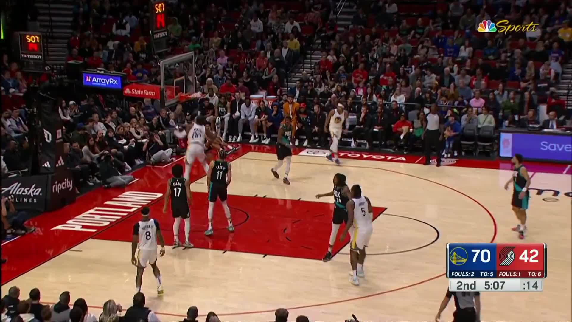 [Highlight] Steph Curry and Jonathan Kuminga connect for the alleyoop JAM