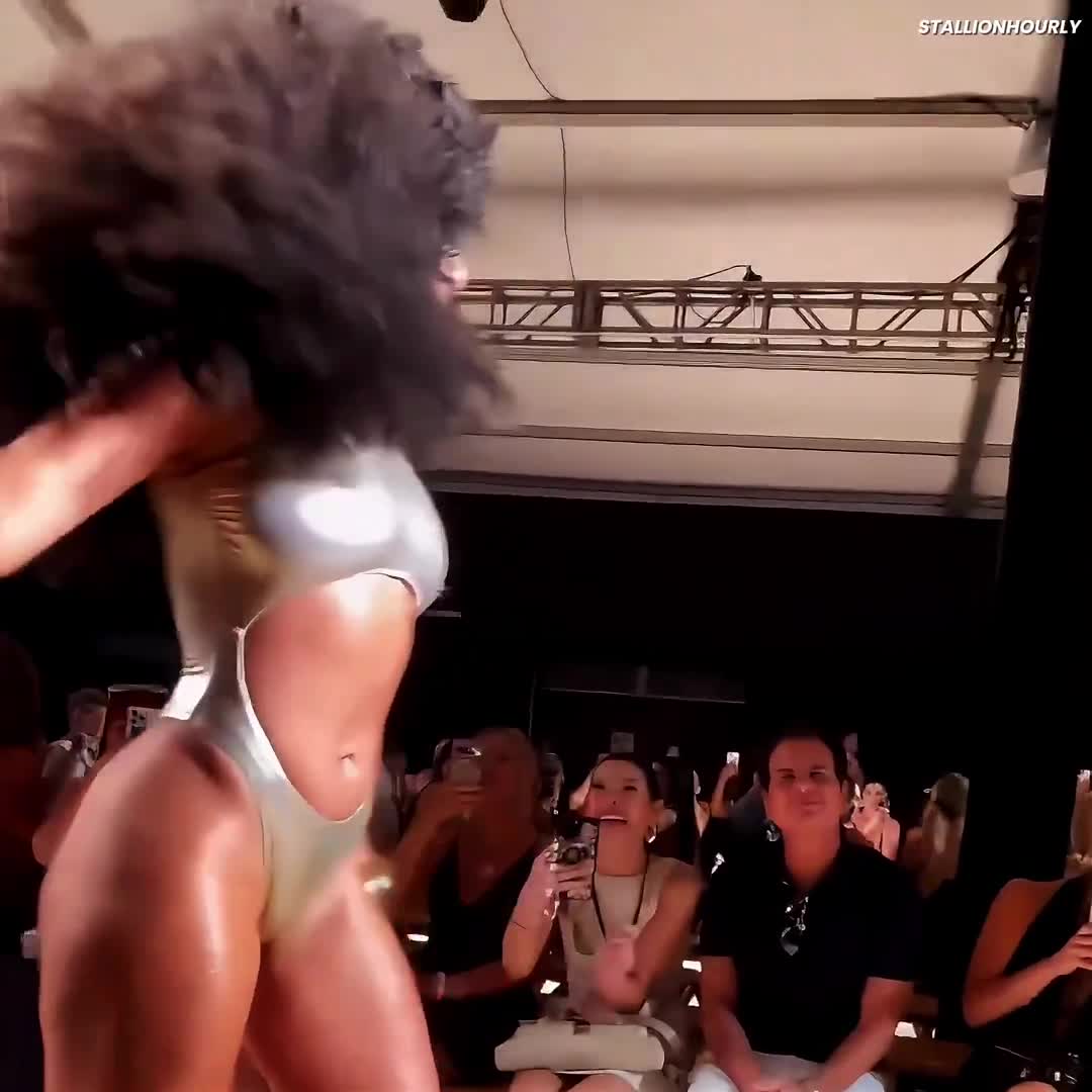[Streamable] Megan Thee Stallion lance sa ligne de maillots de bain