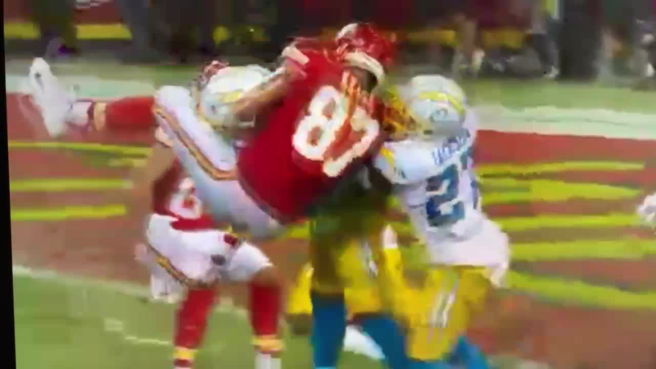 James Body Slams Kelce During Chargers-Chiefs