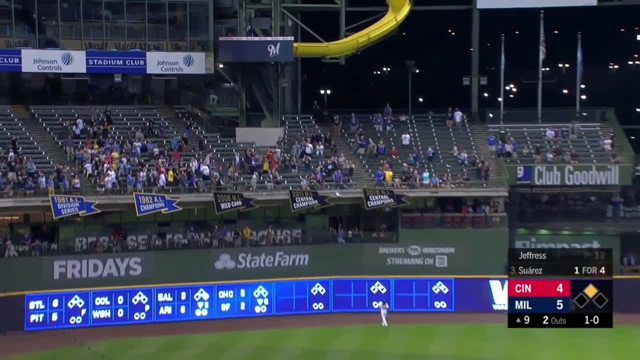 Eugenio Suarez runs into Brewers sausage race