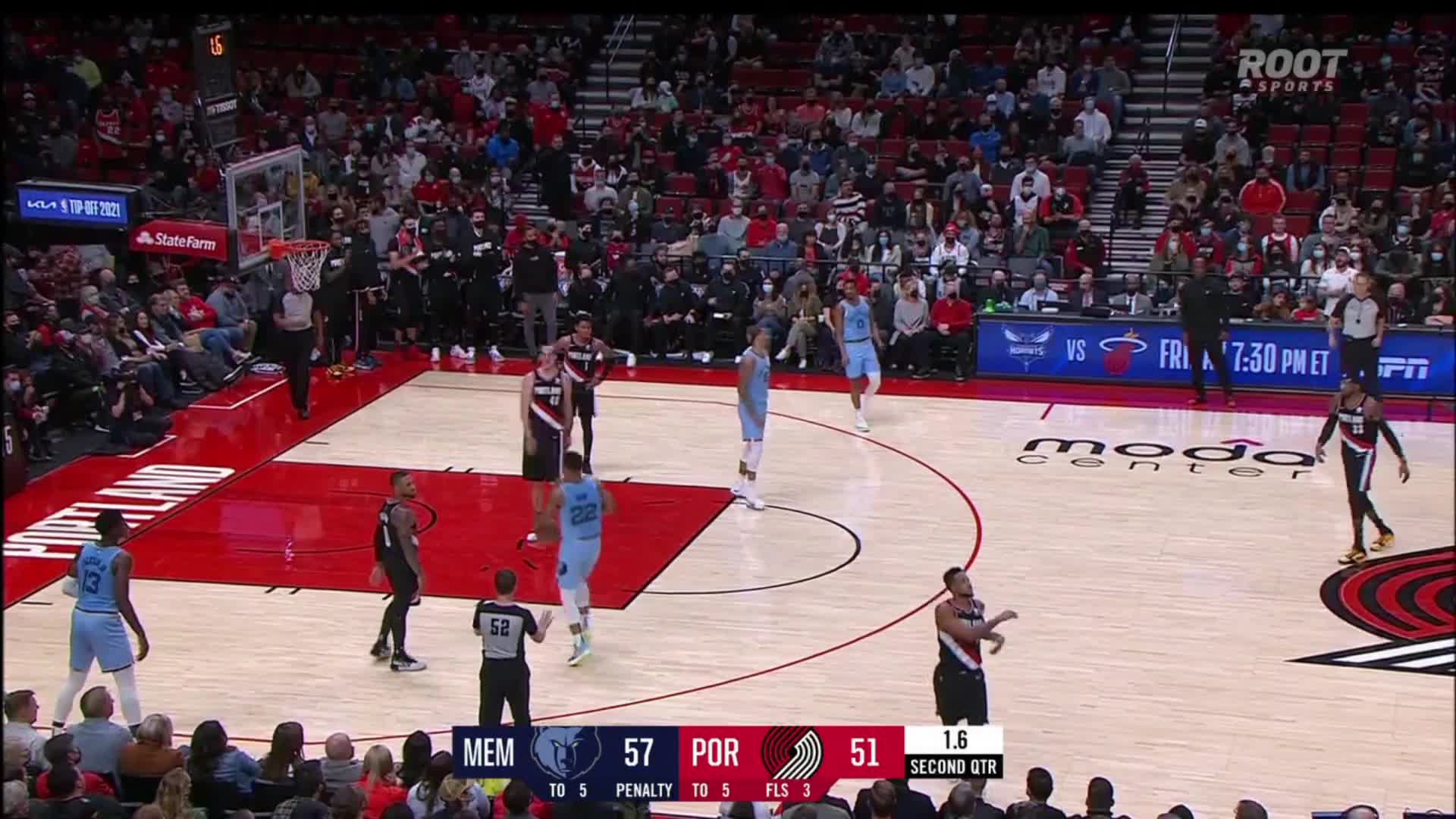 CJ McCollum with the insane handle and footwork to beat the shot clock ...