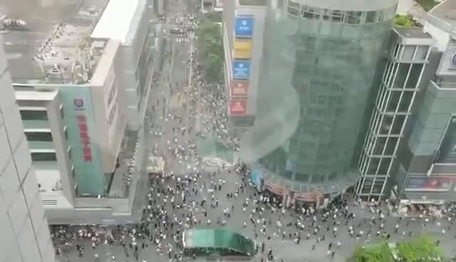 [爆卦] 中國深圳大樓不明原因晃動造成逃難潮