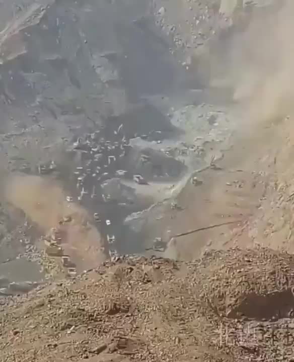 Watch "Xinjiang open pit coal mine 6 dead 47 missing " on Streamable.