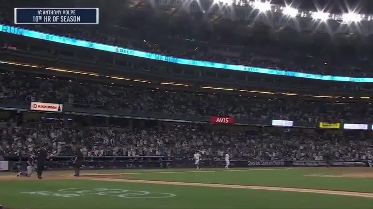 J.D. Davis Hits Walkoff Home Run Off of Kenley Jansen and Delivers