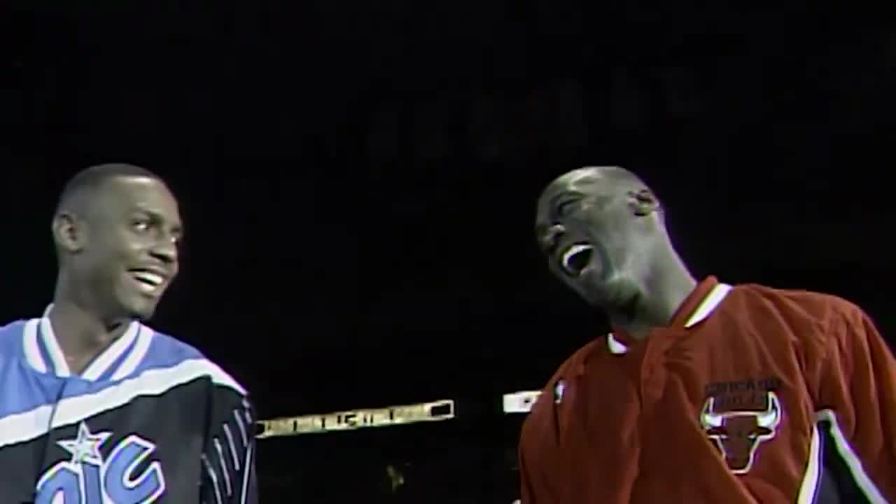 MJ pranks Penny Hardaway during the 1996 All-Star introductions by pulling  at his tear-away pants. : r/nba