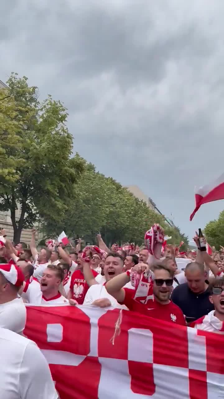 Bartłomiej Bublewicz - „Ruska kur..” teraz przed ambasadą Rosji w Berlinie. 😅