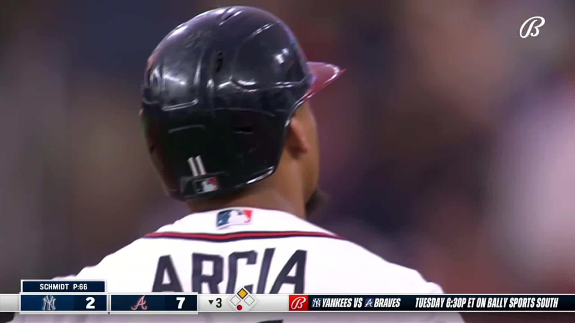 [Highlight] Harrison Bader has Eddie Rosario dead to rights, but Kyle  Higashioka drops the ball as the Braves take a 7-2 lead over the Yankees in  the third inning. : r/baseball