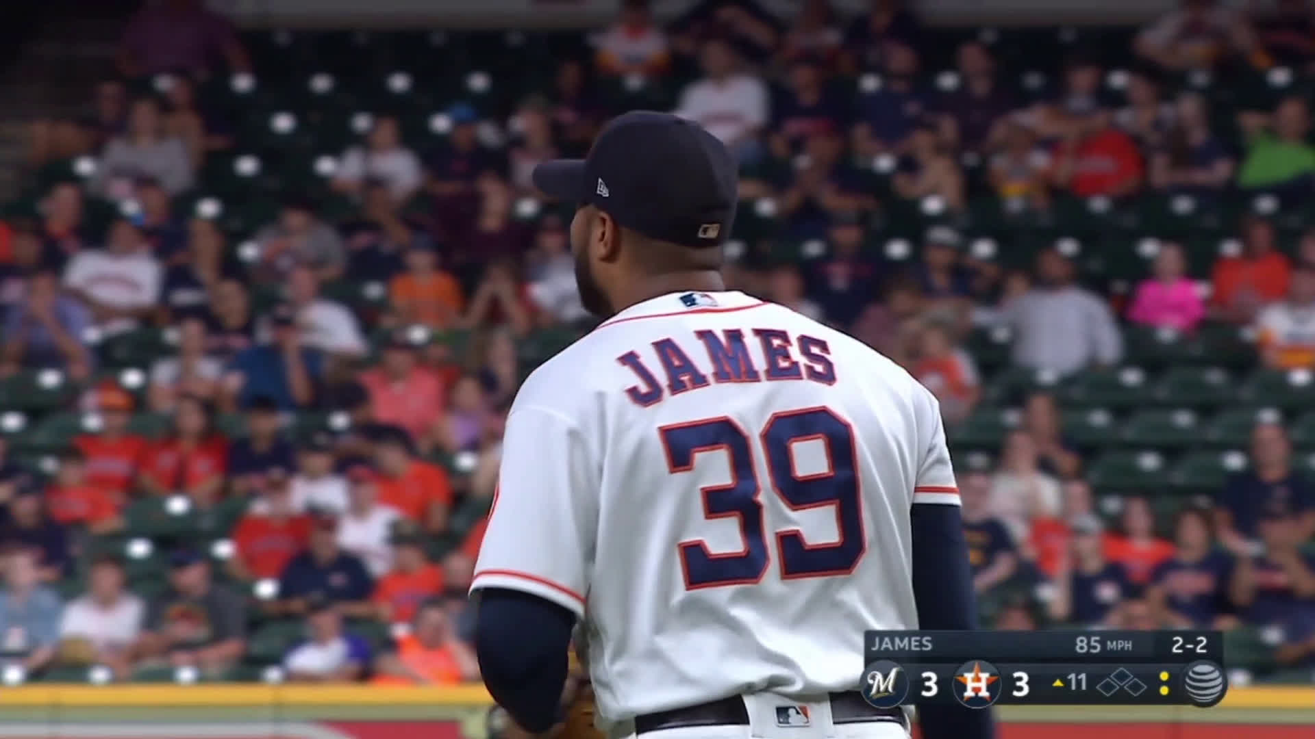 White Sox coach Mark Parent jiggles his junk in dugout (GIF)