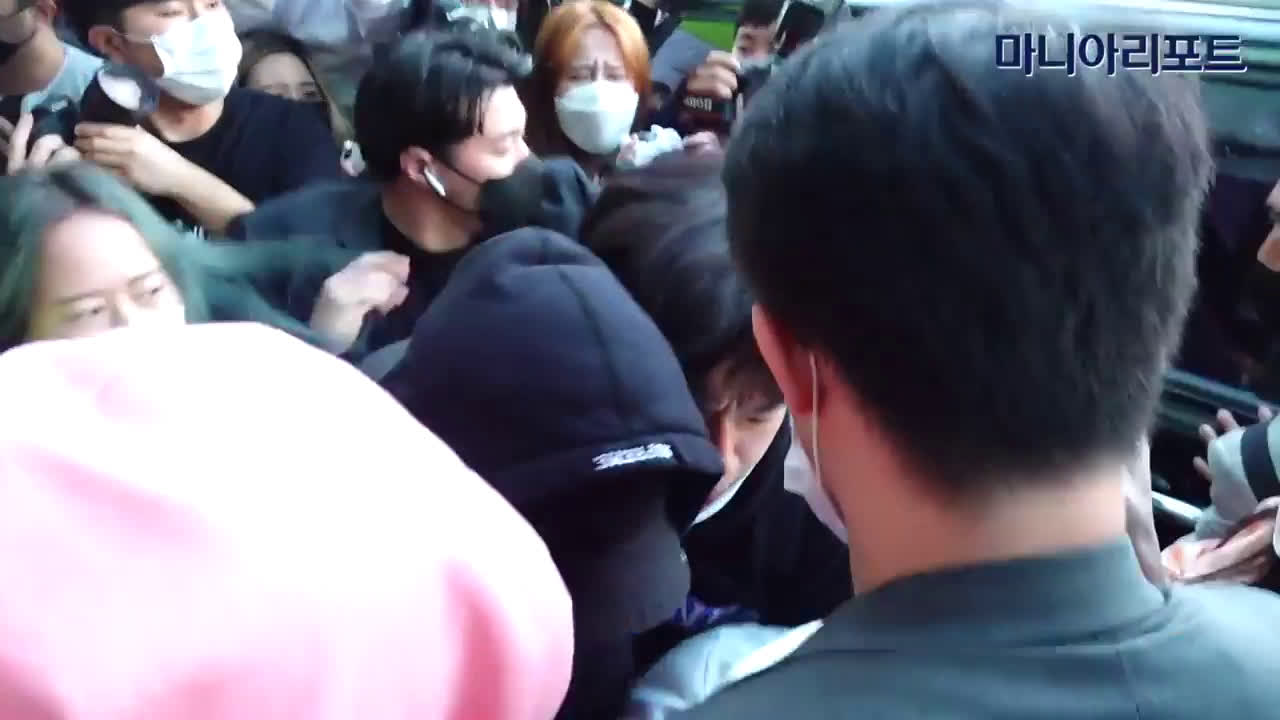 Upcoming 'I-Land' group ENHYPEN reportedly mobbed and hurt by fans at  airport | allkpop