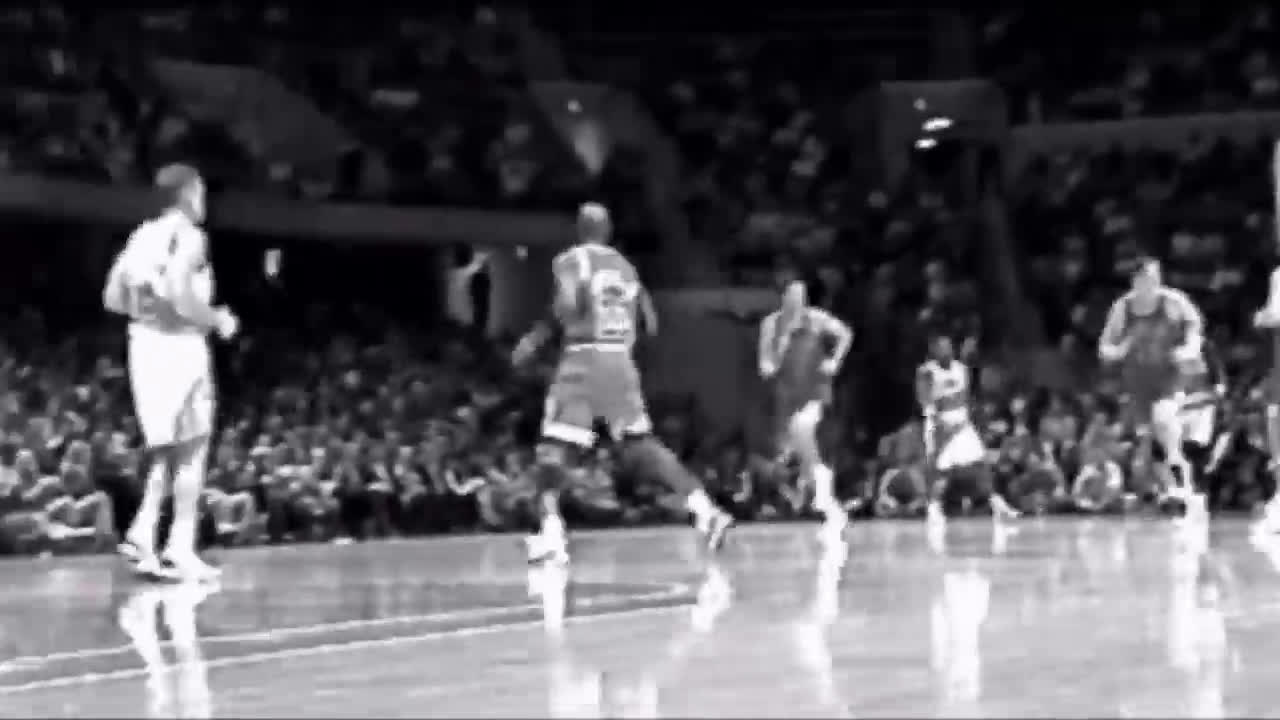 Watch Michael Jordan shuts up a heckler. (Courtside fan video, 1995