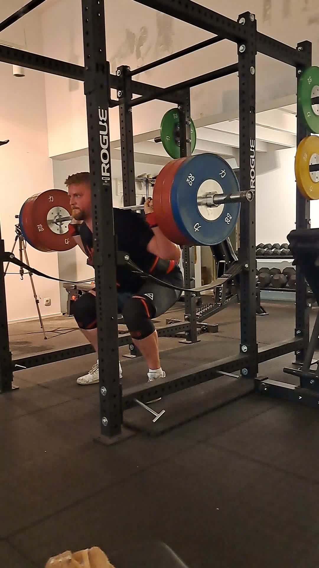 13-08-2023 160kg HB squat set 1