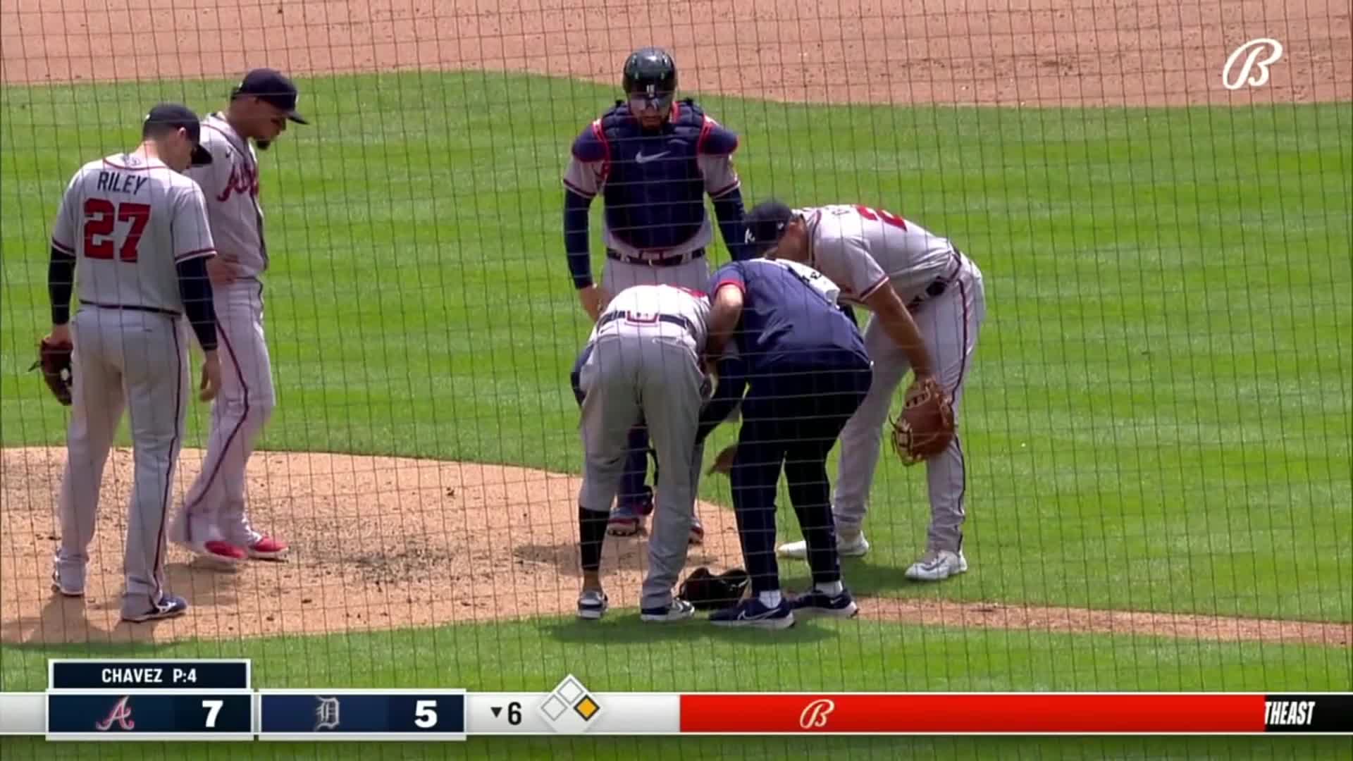 BREAKING: Jesse Chavez takes comebacker off of leg, comes out of